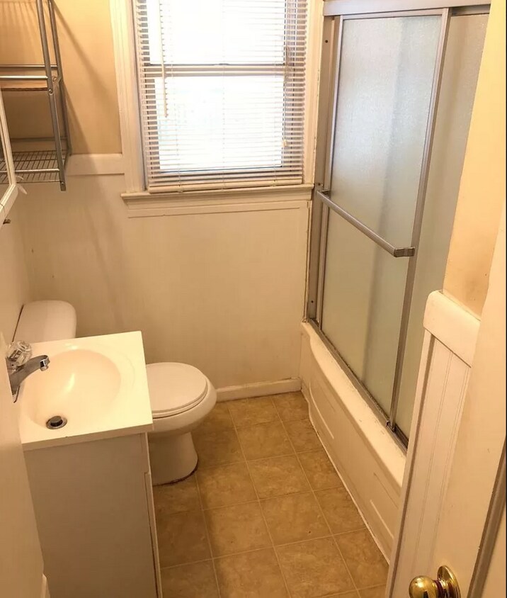 Building Photo - 6012 Raytown Rd