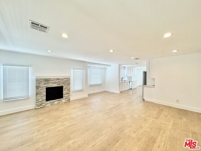 Building Photo - 5937 Ranchito Ave