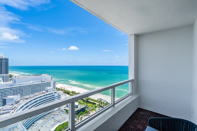 Foto del edificio - 4385 Collins Ave