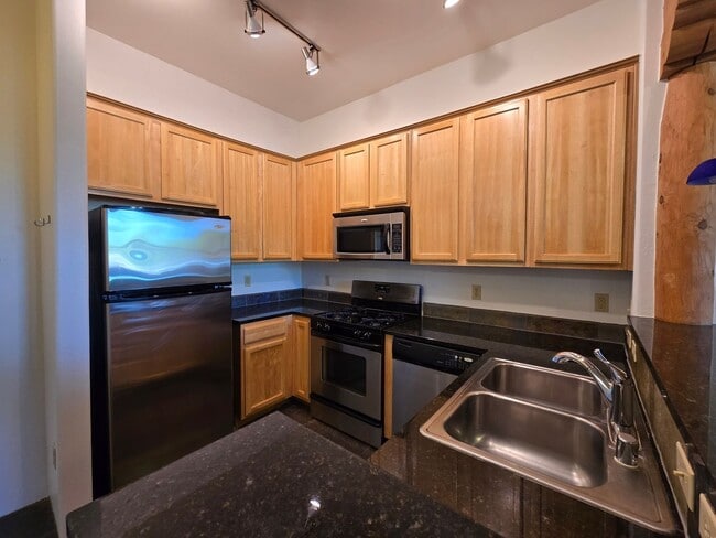 Building Photo - 1405 Vegas Verdes Dr