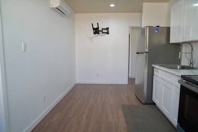 Foto del edificio - 9149 S Hobart Blvd