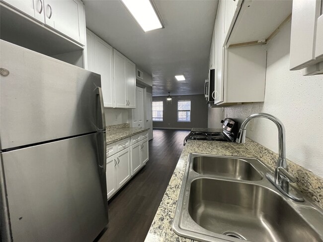 Building Photo - 9075 Gaylord Dr