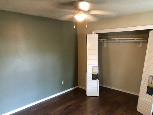 Building Photo - 2405 Long Dr