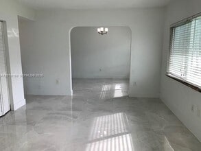 Building Photo - 7207 Bay Dr