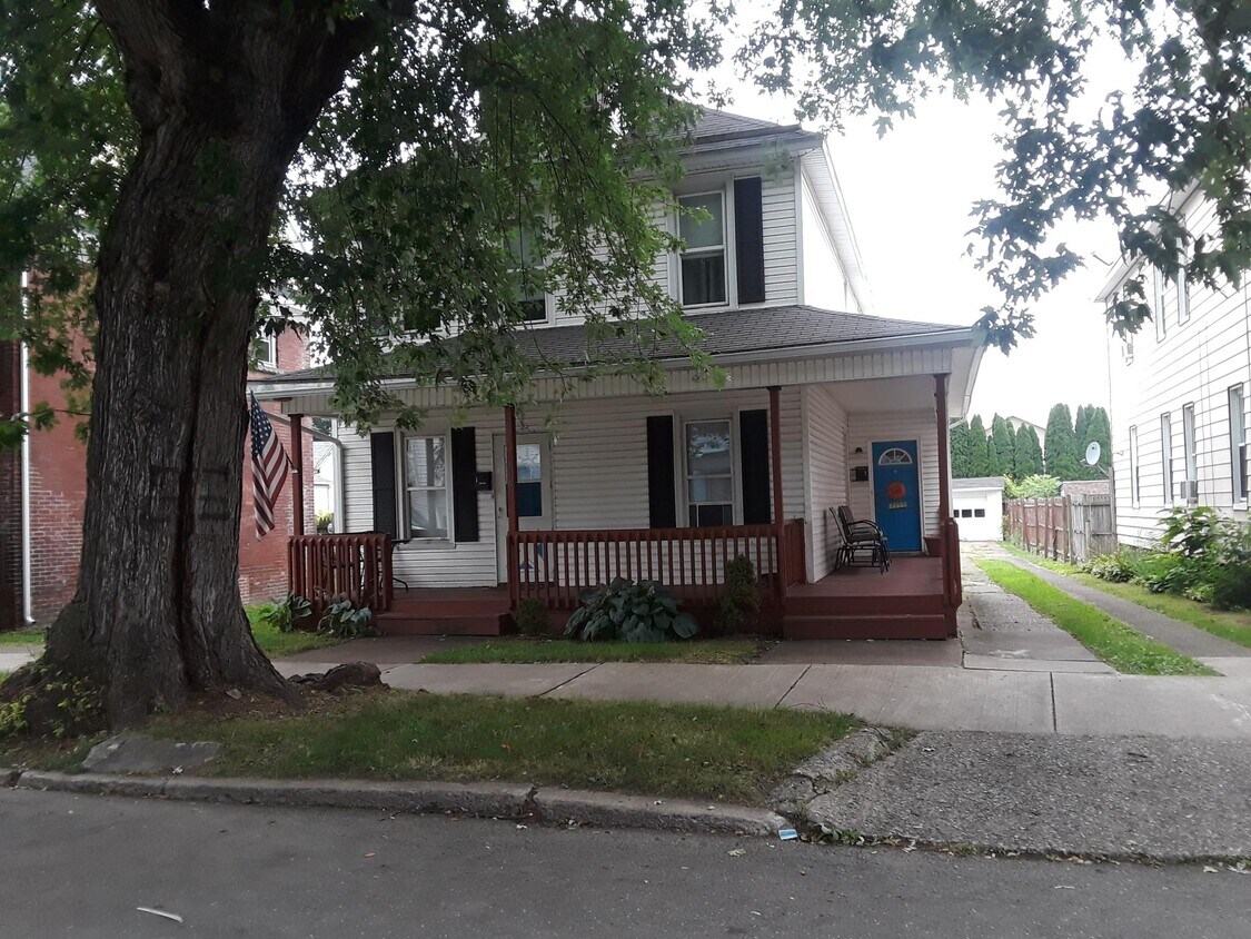 416 E 3rd St Unit 1st flr, Erie, PA 16507 Apartments 416 E 3rd St