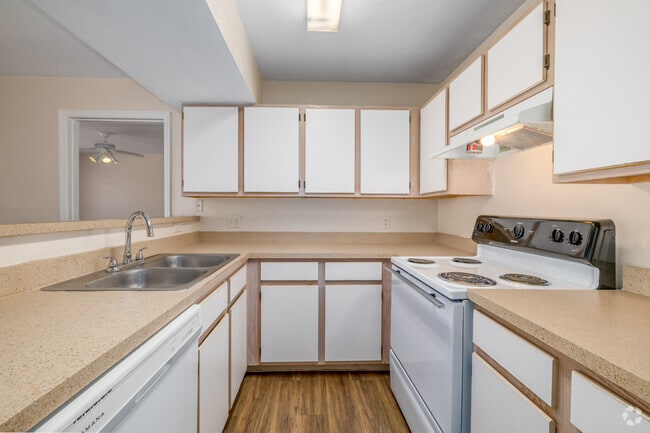 2BR, 2BA - 934SF - Kitchen - Lewis Place
