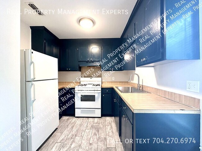Building Photo - Charming 2BR/1BA home in Charlotte!