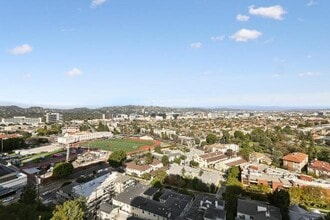 Building Photo - 2170 Century Pk E