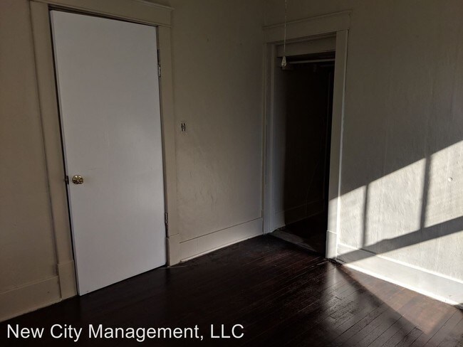 Building Photo - 2 br, 3 bath House - 300 E South Ave