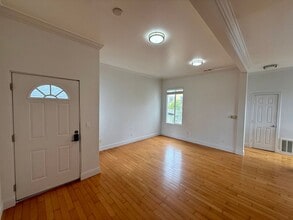 Building Photo - 2068 McAllister St