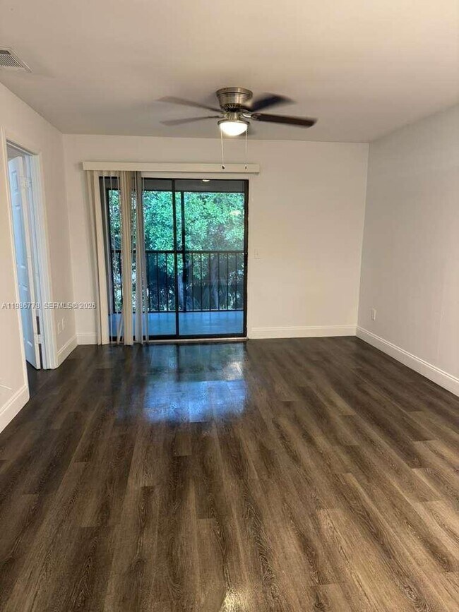 Foto del edificio - 605 Ixoria Ave