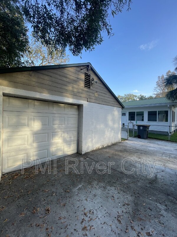 Foto del edificio - 4065 Dellwood Ave