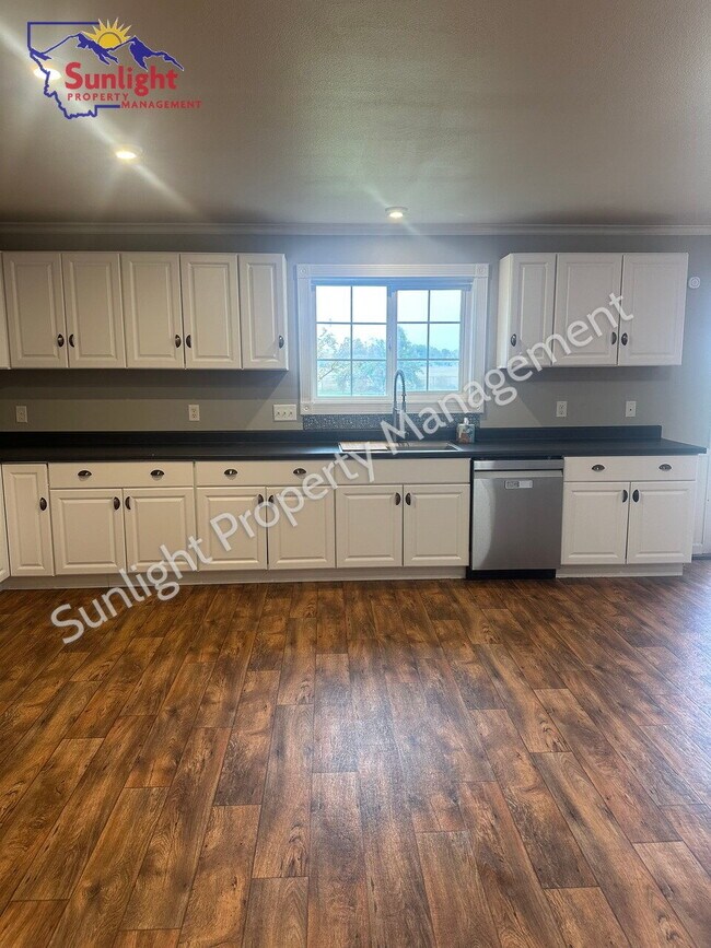 Foto del edificio - Charming Country Home with Bonus Room and ...