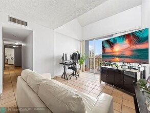 Building Photo - 310 Fontainebleau Blvd