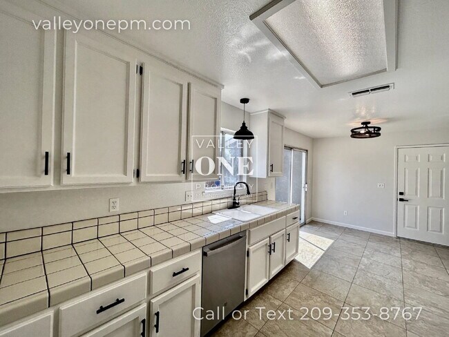 Foto del edificio - Commuter-Friendly 3 Bed, 2 Bath Home on Quiet Cul-De-Sac
