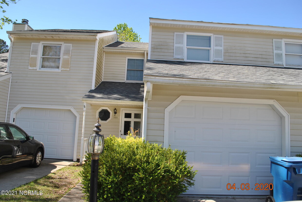 Primary Photo - 303 Bracken Pl