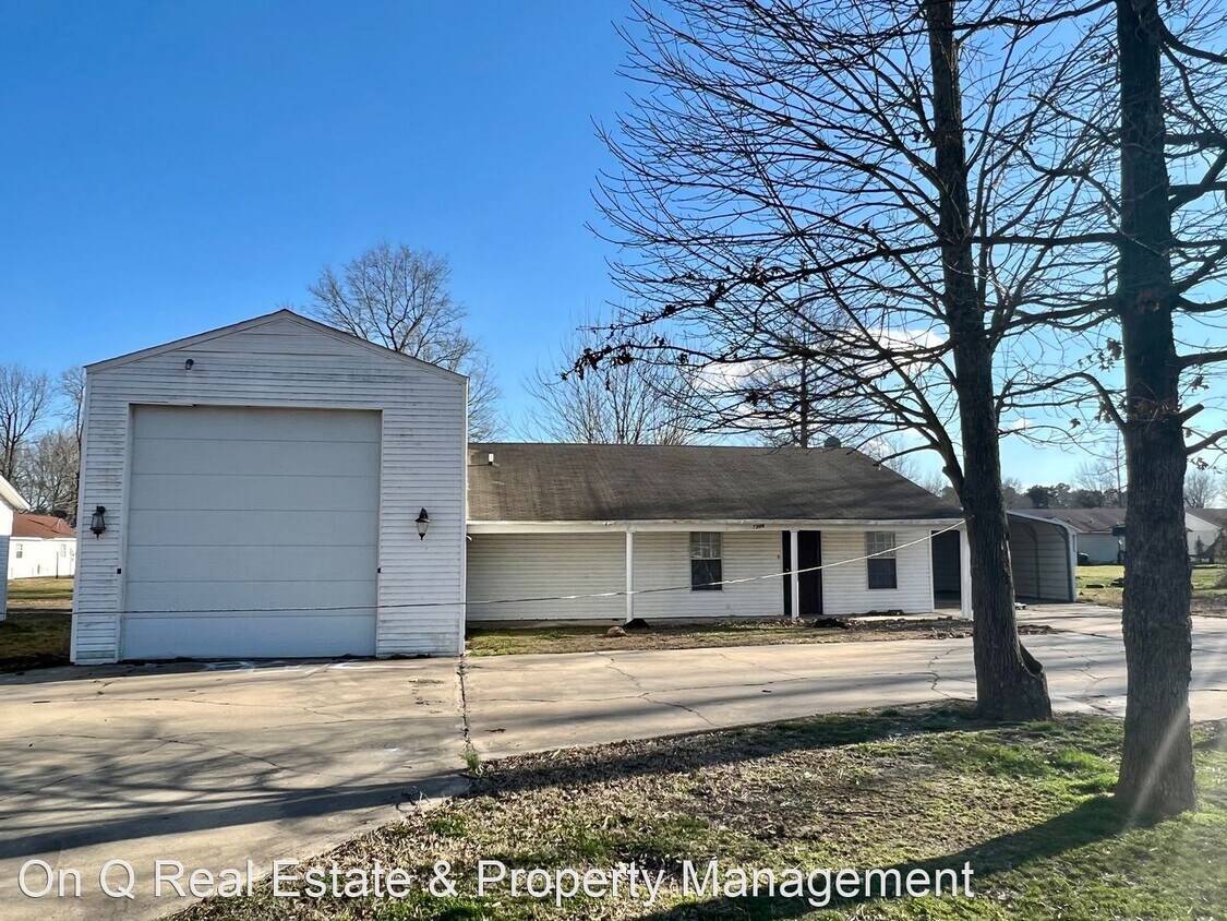 Foto principal - 4 br, 2 bath House - 1306 Barton Lane