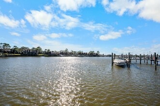 Building Photo - 705 Davis Rd