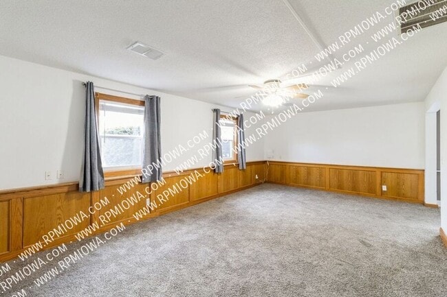 Foto del edificio - 317 SE Lowell Dr