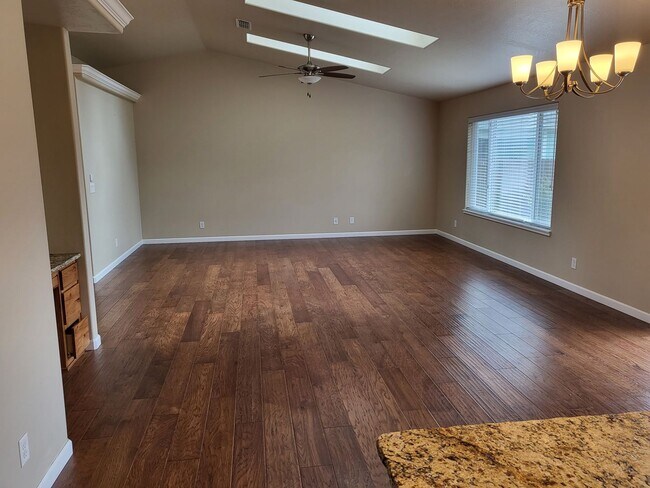 Foto del edificio - 3 bed 2 bath Single Family Home for Rent in Grants Pass