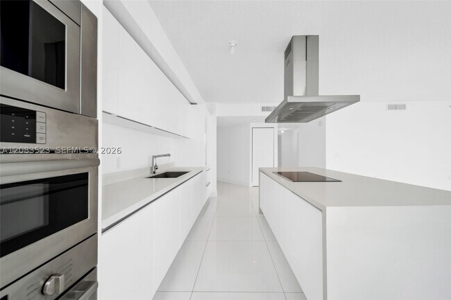 Building Photo - 300 Sunny Isles Blvd