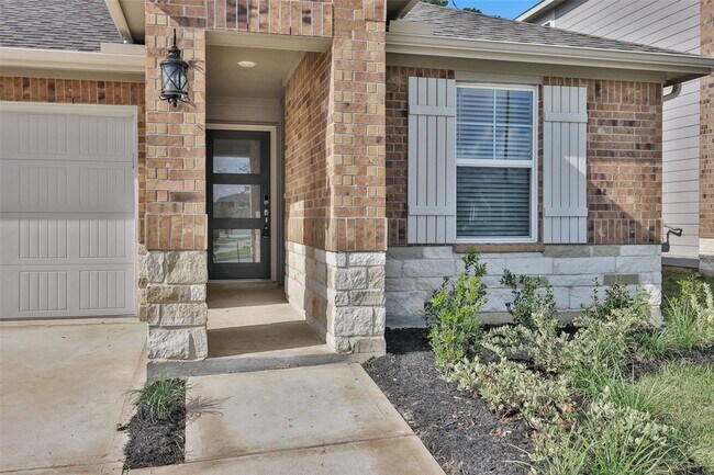 Building Photo - 18095 Martin Pines Dr