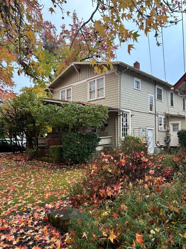 Foto del edificio - (844) NW 15th St. - 1 bedroom / 1 Bathroom - ALL UTILITIES PAID!