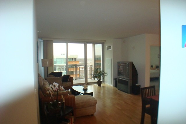 Foto del edificio - 807 Davis St