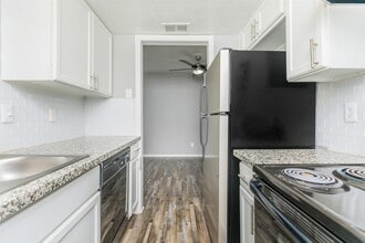 Building Photo - 1212 Hampshire Ln