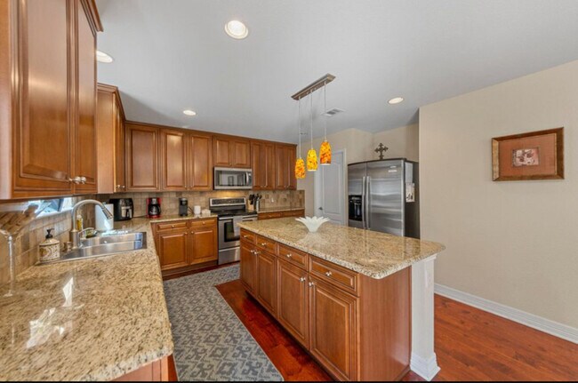 Foto del edificio - 5901 Snow Creek Dr