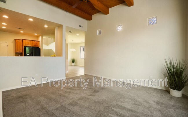 Foto del edificio - 8736 Desert Fox Way NE