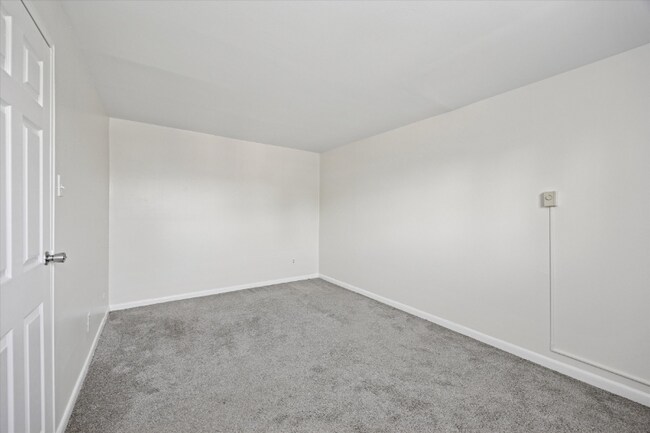 Building Photo - 13659 Philmont Ave