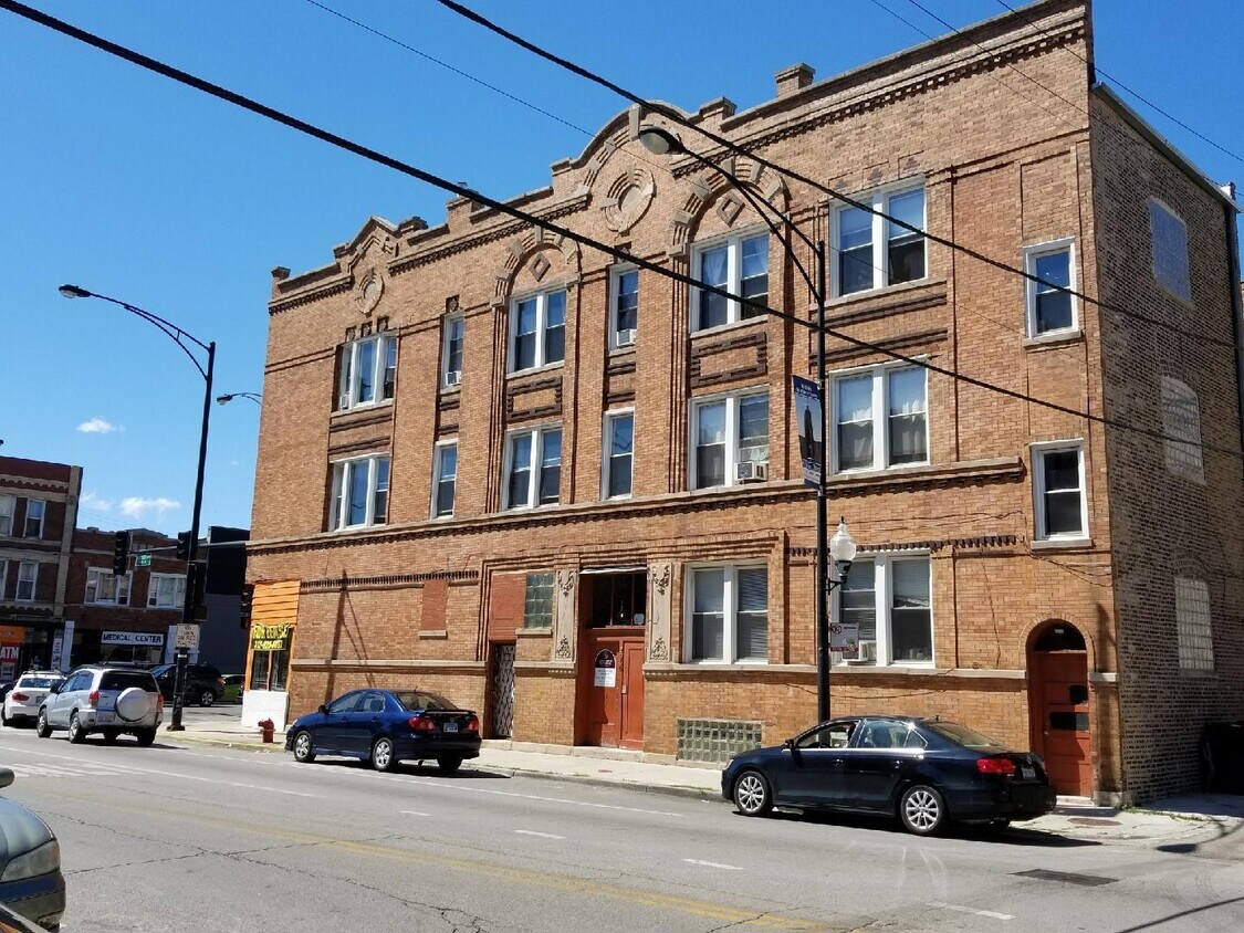 Foto principal - 2350 W Augusta Blvd