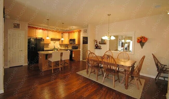 Building Photo - 9359 Las Ramblas Ct