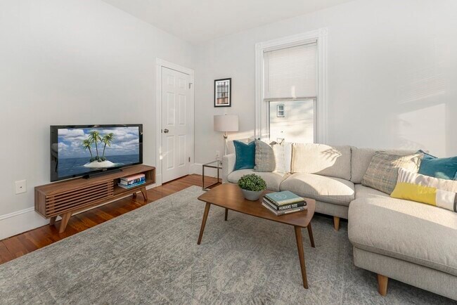 Building Photo - 172 Boylston St