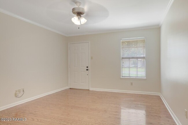 Building Photo - 212 Woodvale Ave