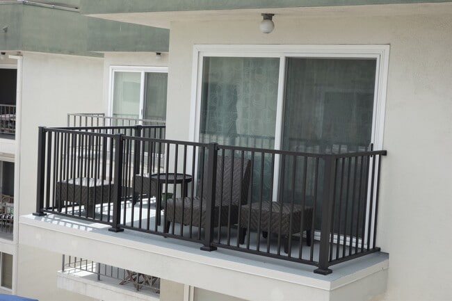 Wrap Around Balcony - 1600 Ardmore Ave