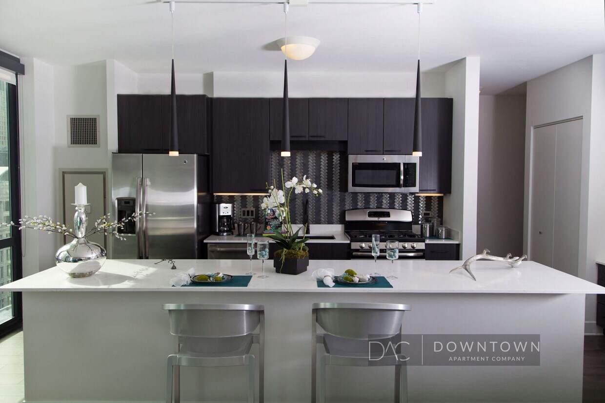 Foto principal - 75 E Lake St