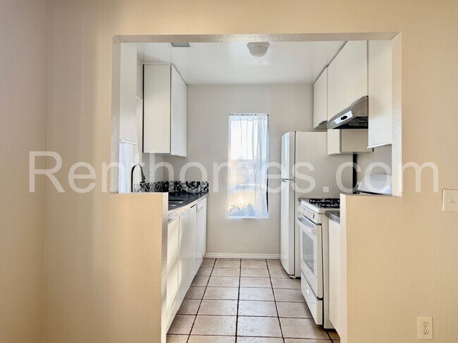 Foto del edificio - Mira Mesa, 8488 New Salem St #69, 2 Master...