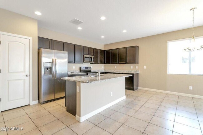 Foto del edificio - 23770 W Ripple Rd
