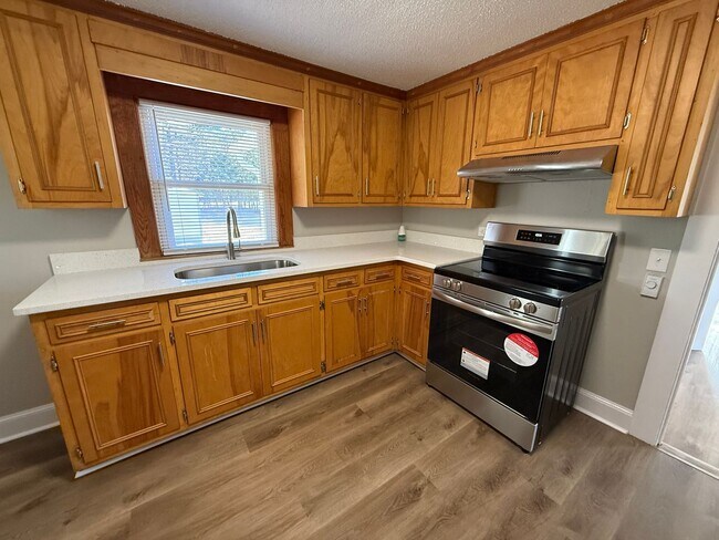 Foto del edificio - Two bedroom, 1 bath house in Graham-Coming Soon