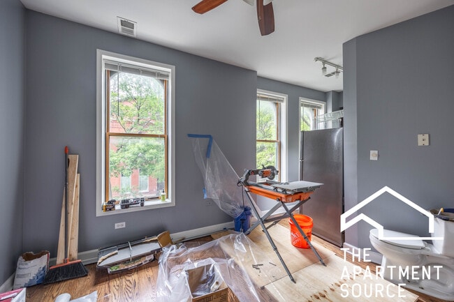 Building Photo - 533 W Wrightwood Ave