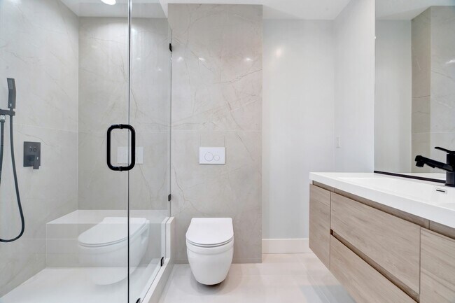 Foto del edificio - Modern 1BR in NoHo w/ Luxury European Finishes