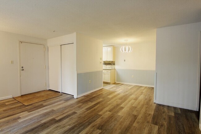 Foto del edificio - 32 Silver Hill Ln