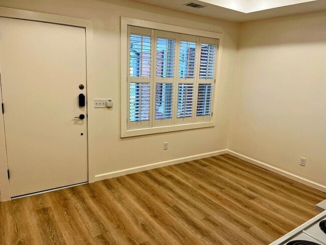 Building Photo - 637 Columbus Unit B