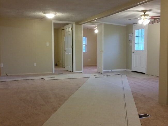 Foto del edificio - 227 Water Tower Rd