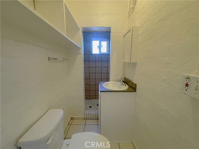 Building Photo - 952 E 10th St