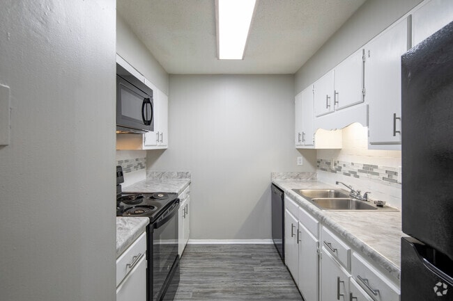 2BR, 1BA - 900SF - X - Woodmere Reserve
