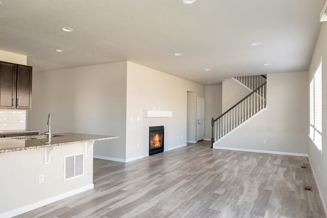 Building Photo - Stunning 4 beds 3 baths in Parker!