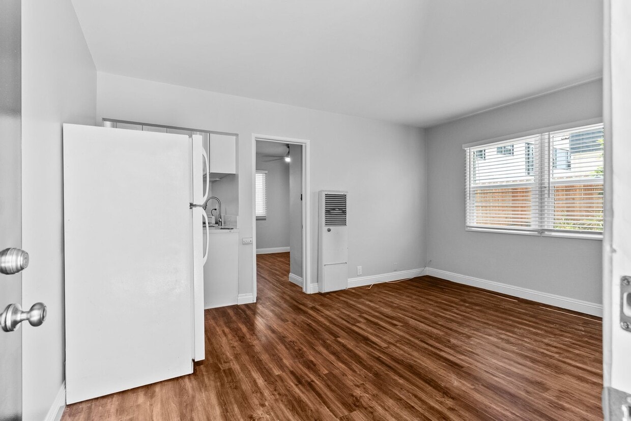 Primary Photo - 1620 E Appleton St